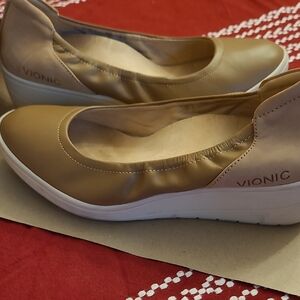 Vionic Women's Dark Tan Wedge